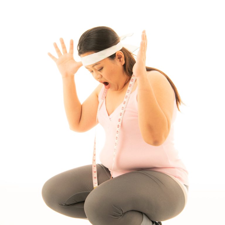 Asian obese women are overweight. With various emotions for herself, eating and exercise